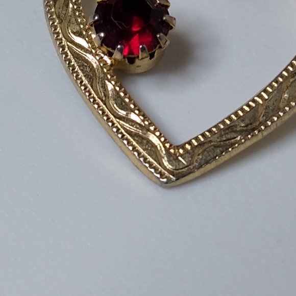Vintage Heart Shaped Metal And Red Glass Brooch - Picture 9 of 13